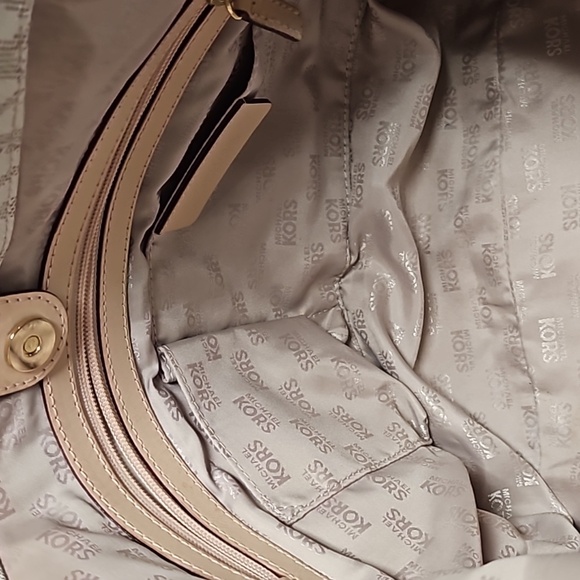 Michael Kors Pursue - Picture 9 of 11